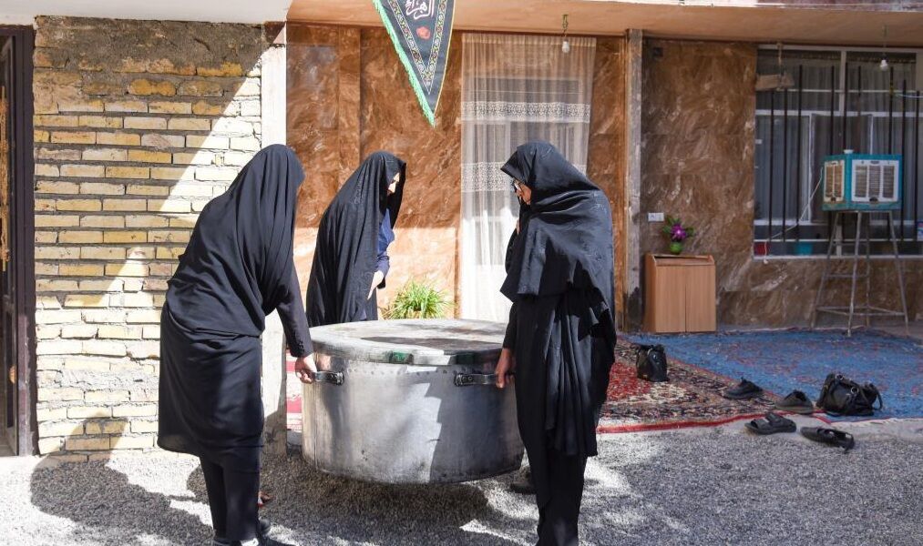 خادمی آقا حال دلمان را خوب میکند