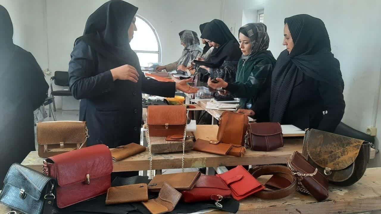 از آموزش کلاسهای خیاطی تا چرم دوزی در کانون فرهنگی چوار