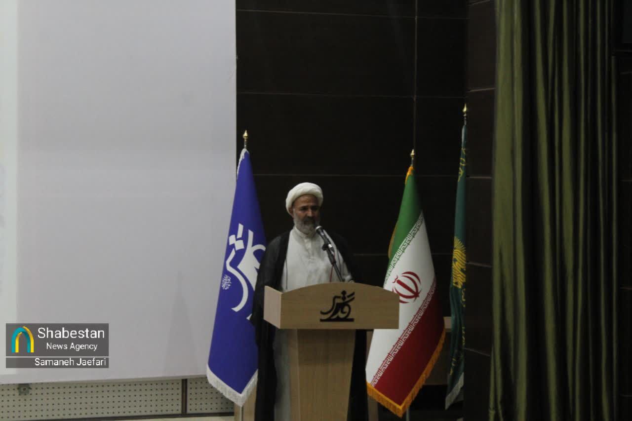 «منتقد معتقد»