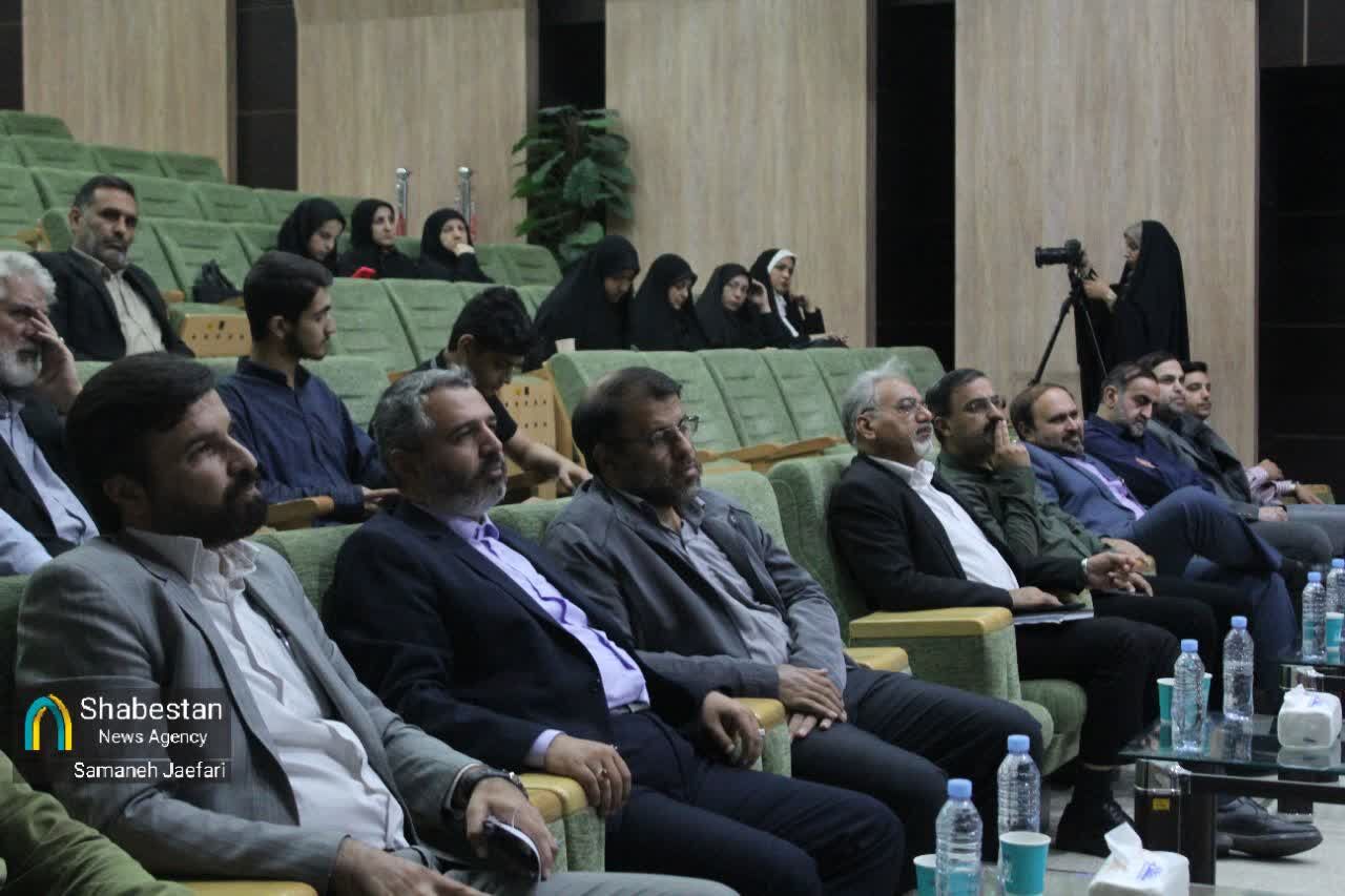 «منتقد معتقد»