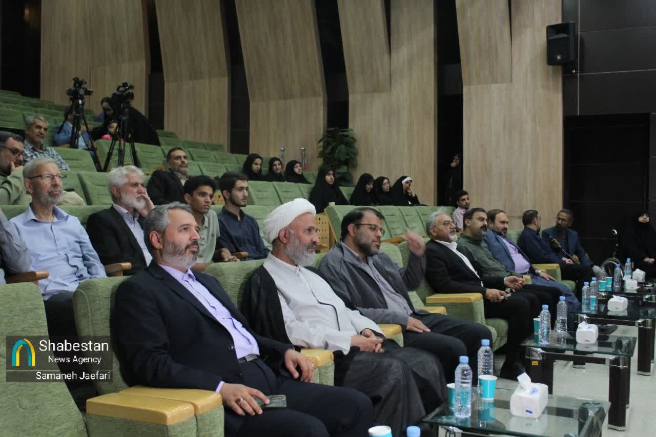 «منتقد معتقد»