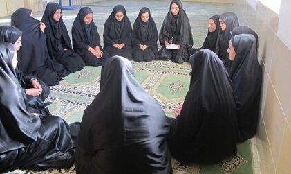 دختران مسجدی که در فرهنگ و هنر همیار شده‌اند