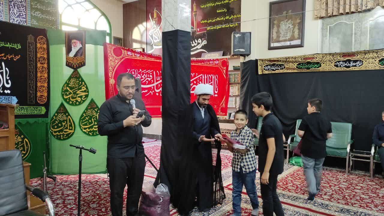 نوجوانان تکیه صاحب الزمان(عج) مشهد آداب خدمت و کار تشکیلاتی میآموزند