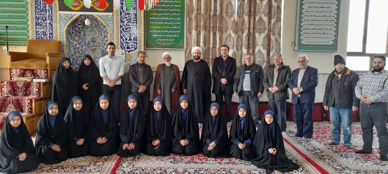 خاطرهسازی هنرمندانه دختران سرغایه برای زائرین رضوی