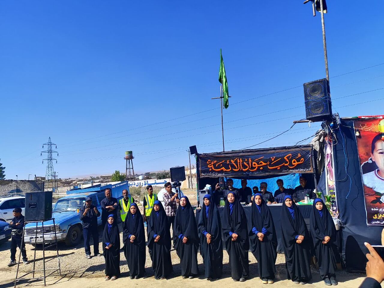 خاطرهسازی هنرمندانه دختران سرغایه برای زائرین رضوی