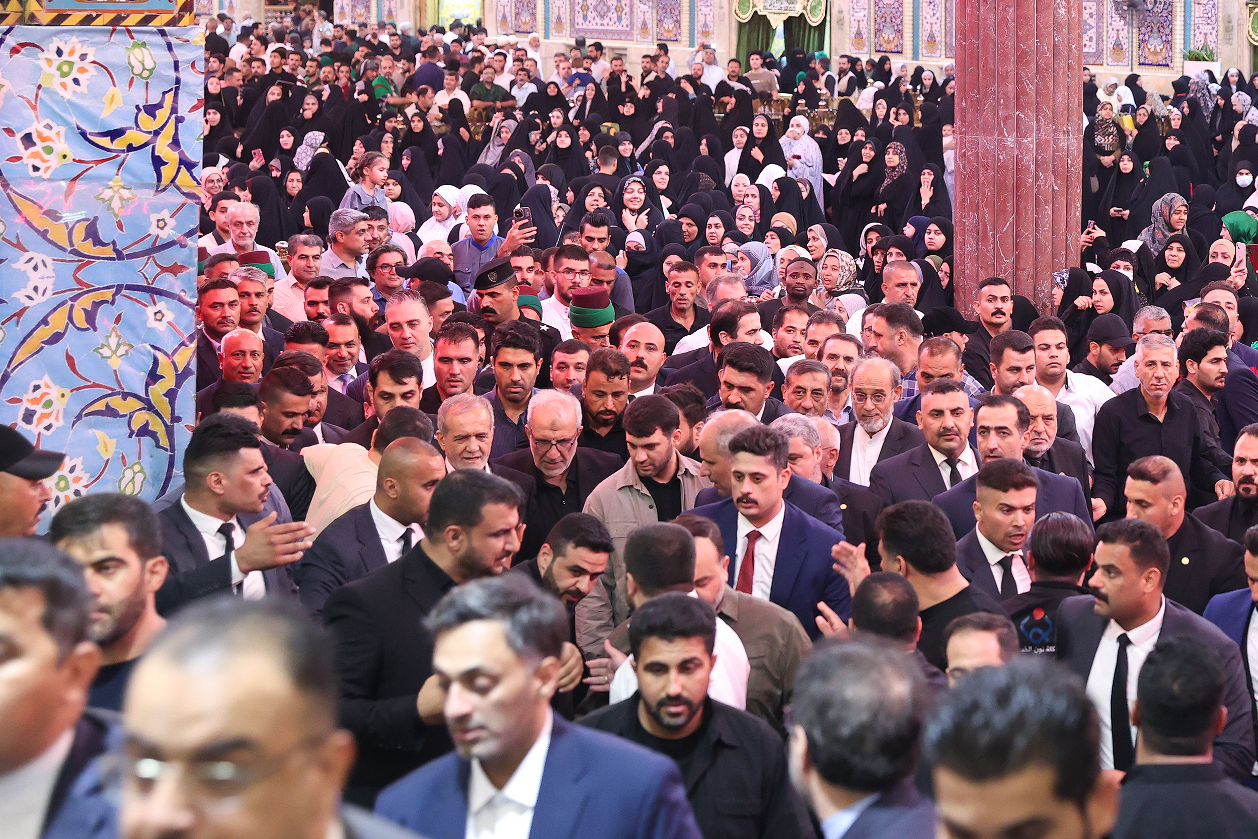 تشرف پزشکیان به حرم امام حسین (ع) و ابوالفضل العباس (ع)