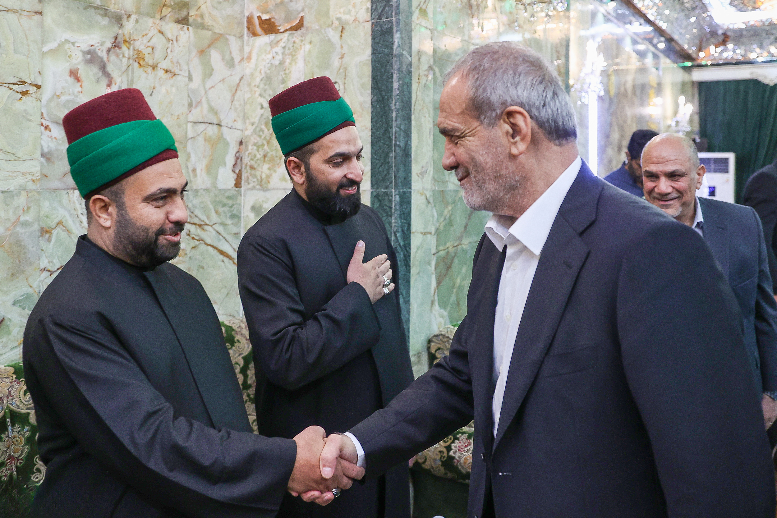 تشرف پزشکیان به حرم امام حسین (ع) و ابوالفضل العباس (ع)