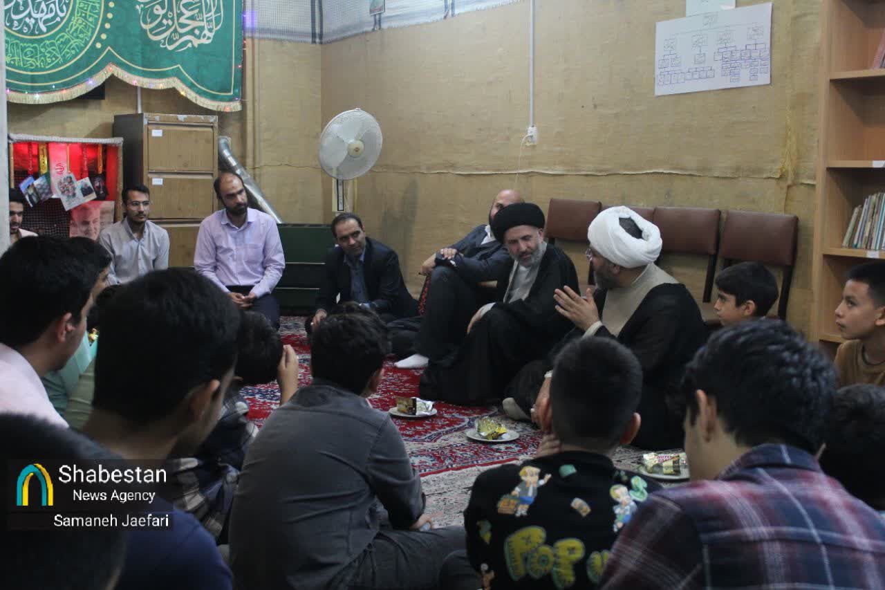 مسجد یک دولت کوچک است