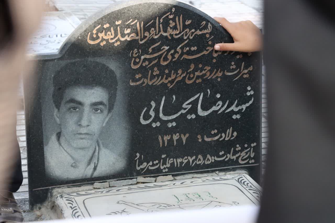 پیاده روی معنوی از مسجد تا امامزاده رسمی که شهید انصاری پایه گذاری کرد