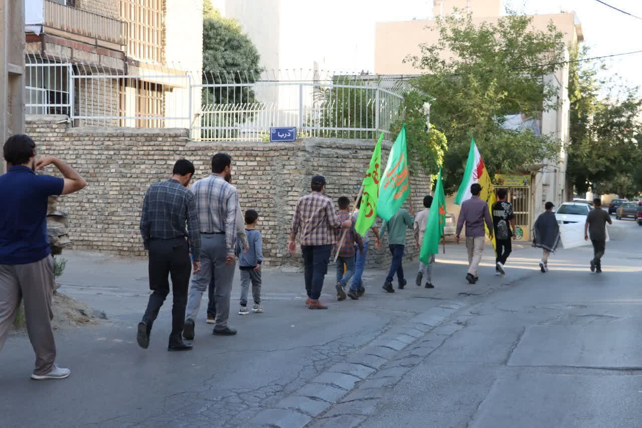 پیاده روی معنوی از مسجد تا امامزاده رسمی که شهید انصاری پایه گذاری کرد