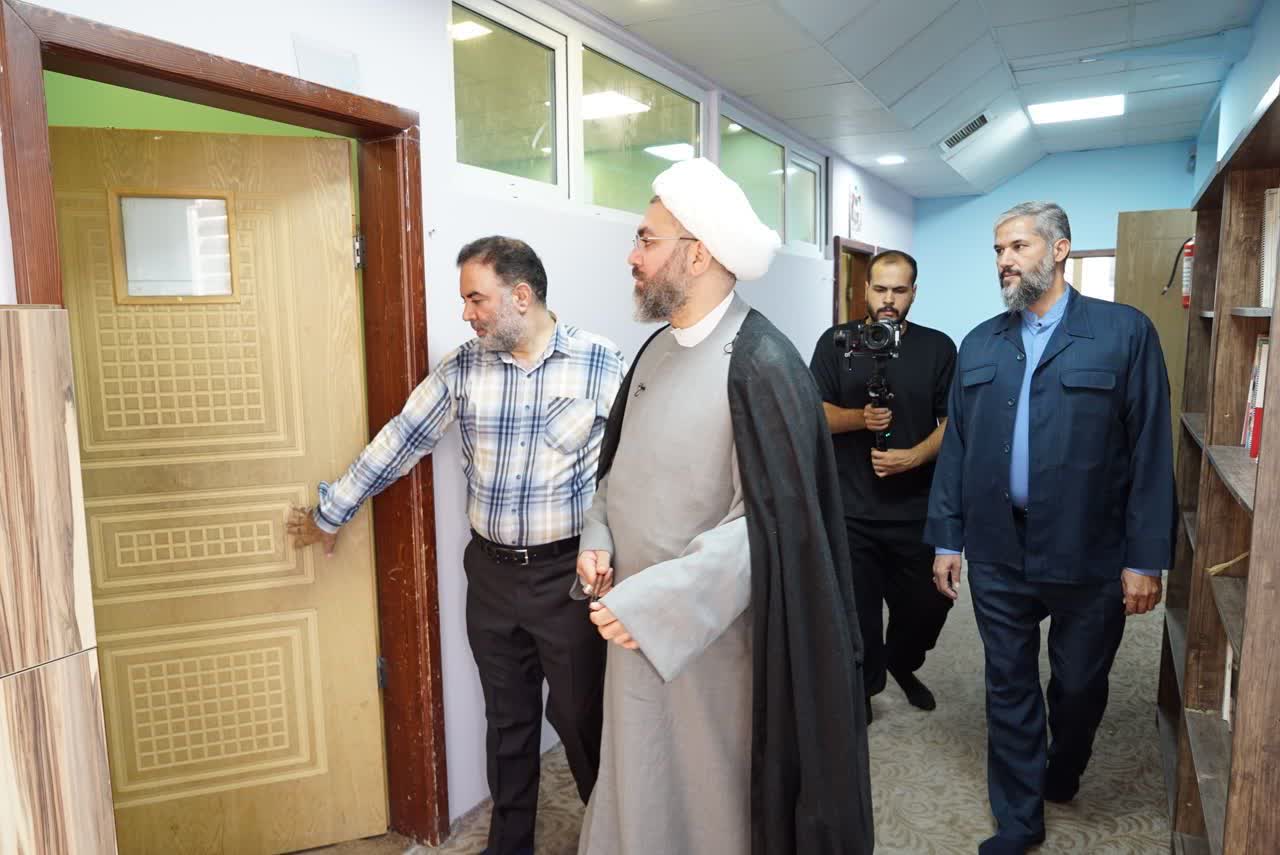 آداب متعلمی را رعایت کنید و علمآموزی را مقدس بدانید