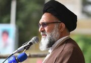 مرگ برای انسانی که از مسیر حق خارج شود، افتخاری ندارد