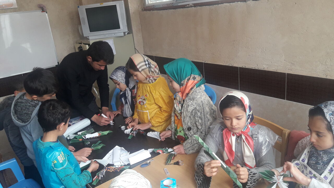 از حضور در کلاسهای اوقات فراغت مسجد تا درآمدزایی هنری