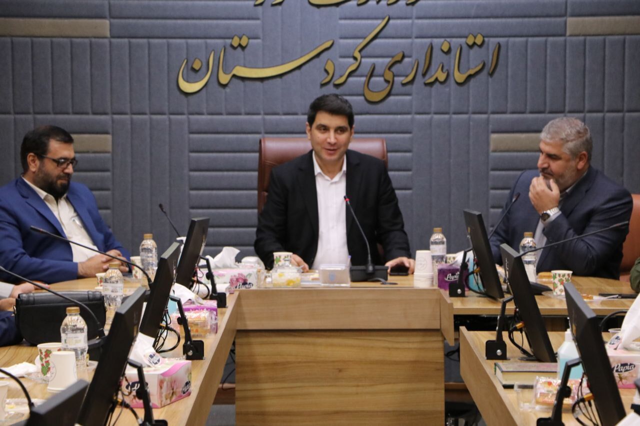 پوستر هفدهمین دوره جشنواره بینالمللی تئاتر خیابانی مریوان رونمایی شد