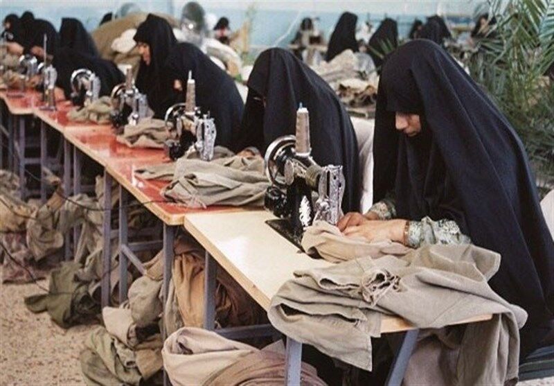 بانوان ایلامی زیر بمباران دشمن شهر را ترک نمیکردند