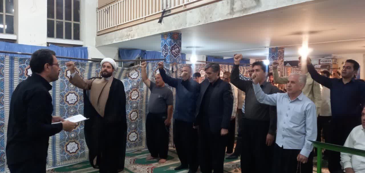 طنین شعار مرگ بر اسرائیل در مسجد قمربنی هاشم(ع) شهرستان گیلانغرب