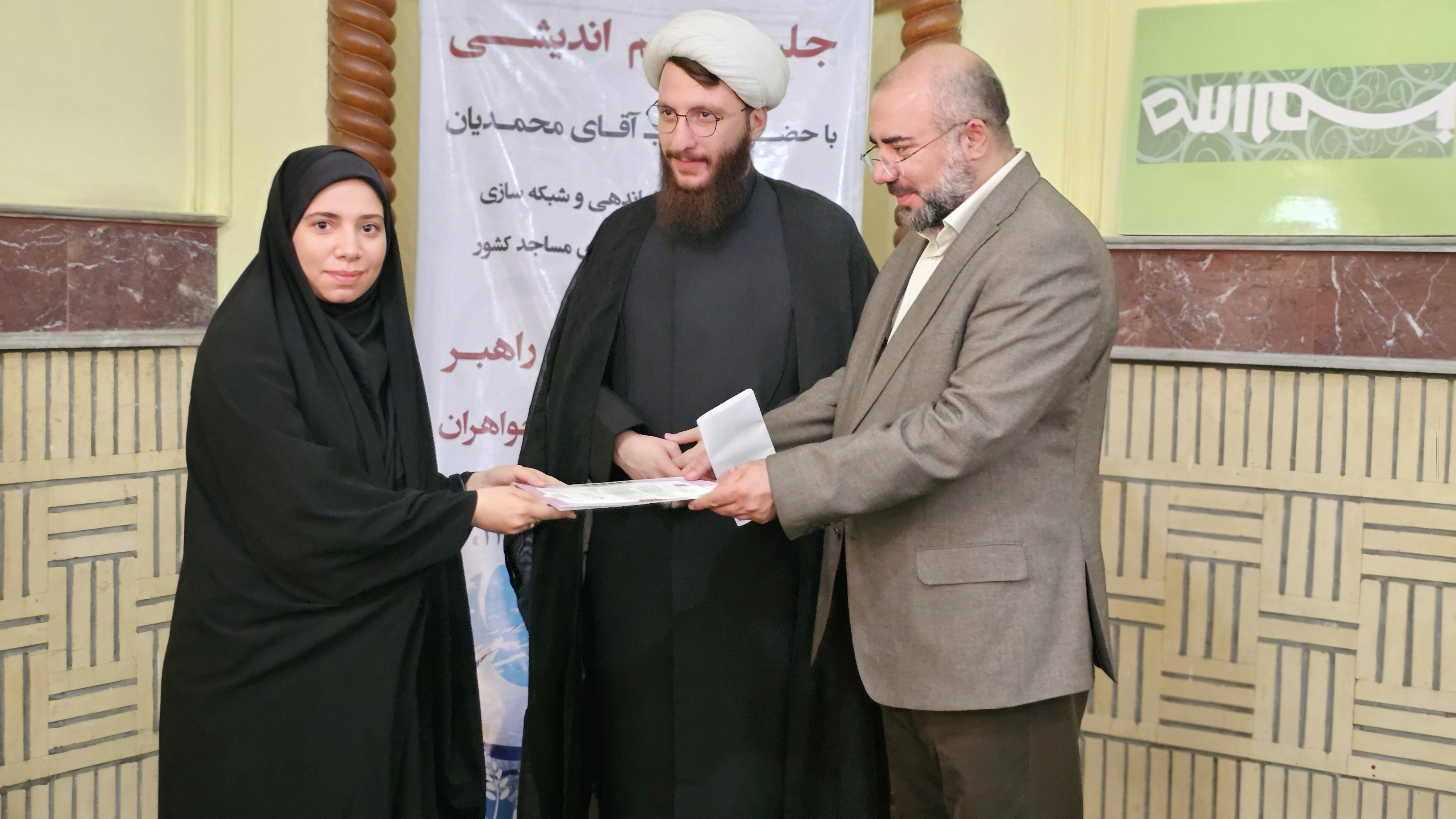 کانونهای مساجد شبکه گسترده مردمی در محلات هستند