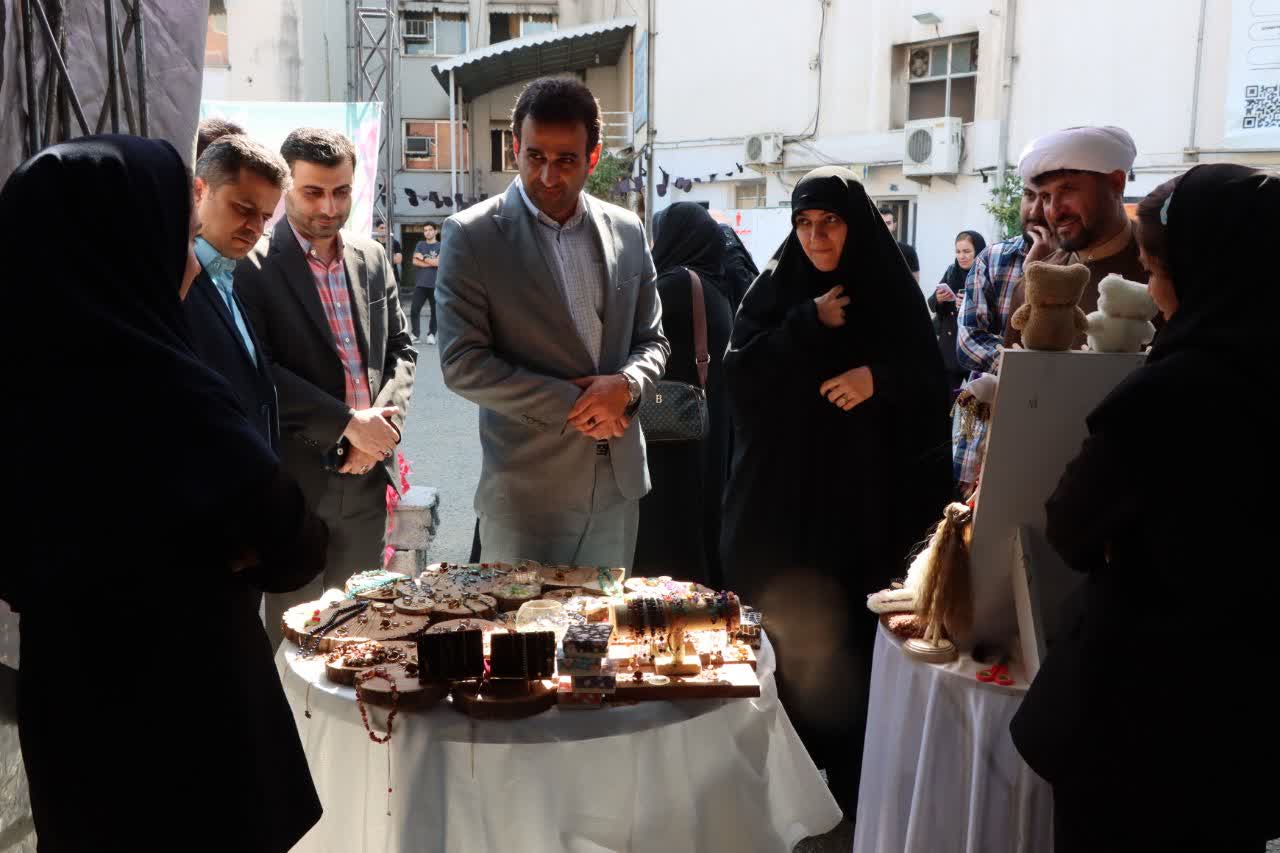 افتتاح نمایشگاه صنایع خلاق دانشجویان دانشگاه آزاد اسلامی واحد رشت