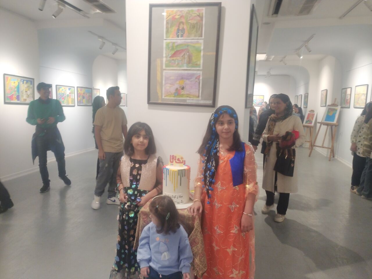 کودکان کردستانی نمایشگاهی با عنوان «رنگ رویا» خلق کردند