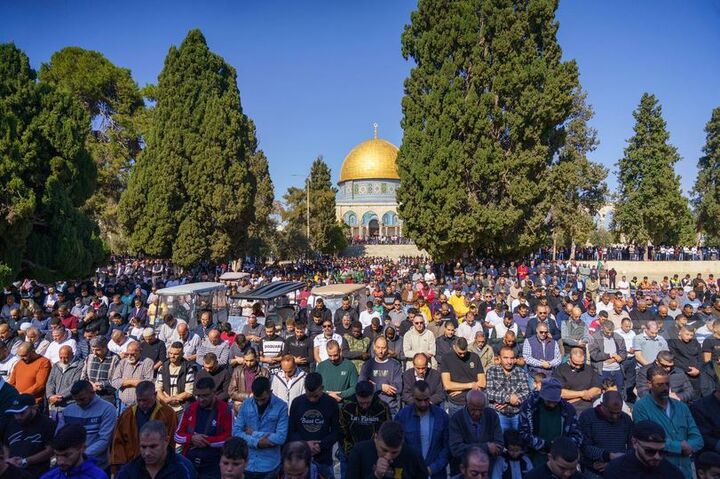 حضور ۳۰ هزار فلسطینی در نماز جمعه مسجد الاقصی