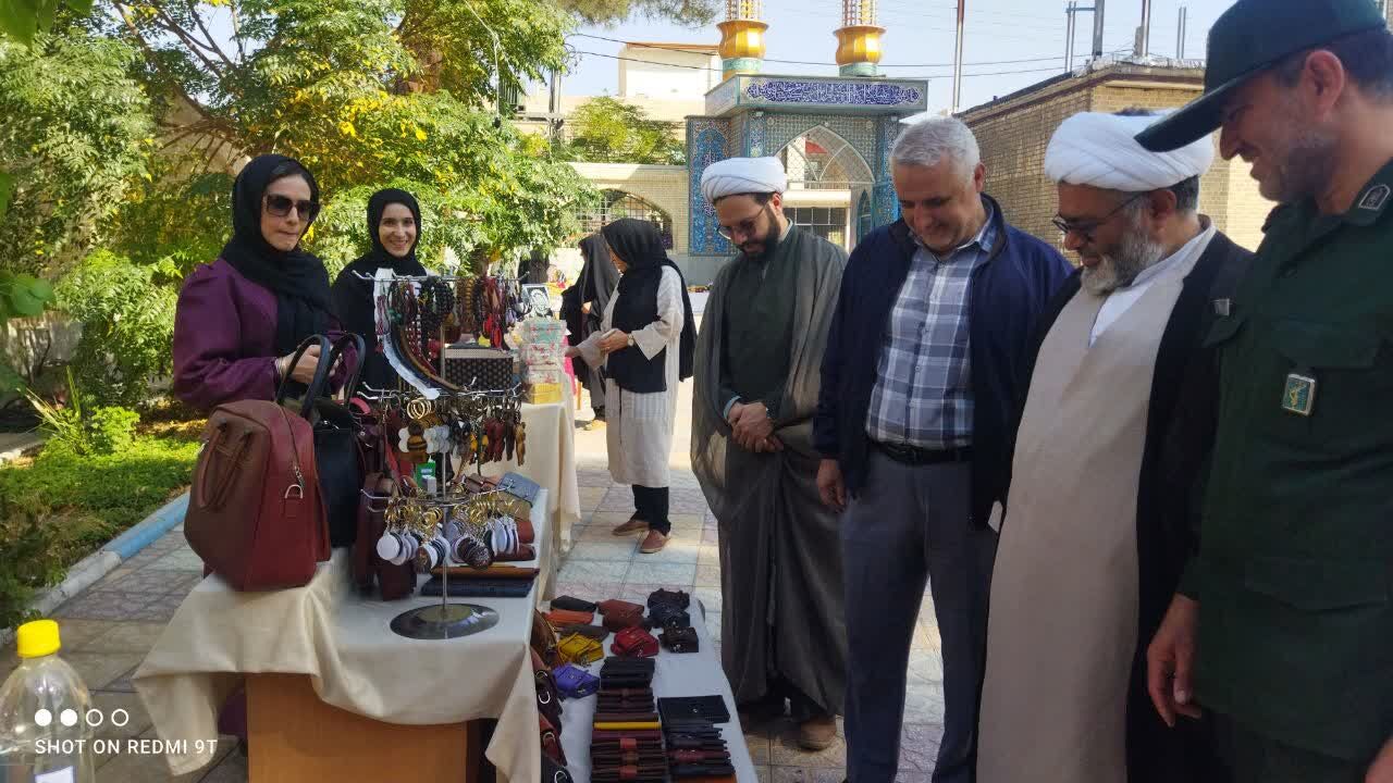 نمایشگاه صنایع دستی و محصولات خانگی در مسجد فاطمةالزهرا(س) گشایش یافت