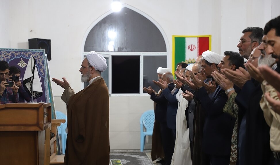 بچهها را با مسجد مأنوس و مساجد را آباد کنیم