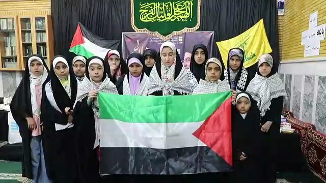 بانوان مسجد موسی بن جعفر(ع) اهواز رج به رج را به امید پیروزی جبهه مقاومت میبافند