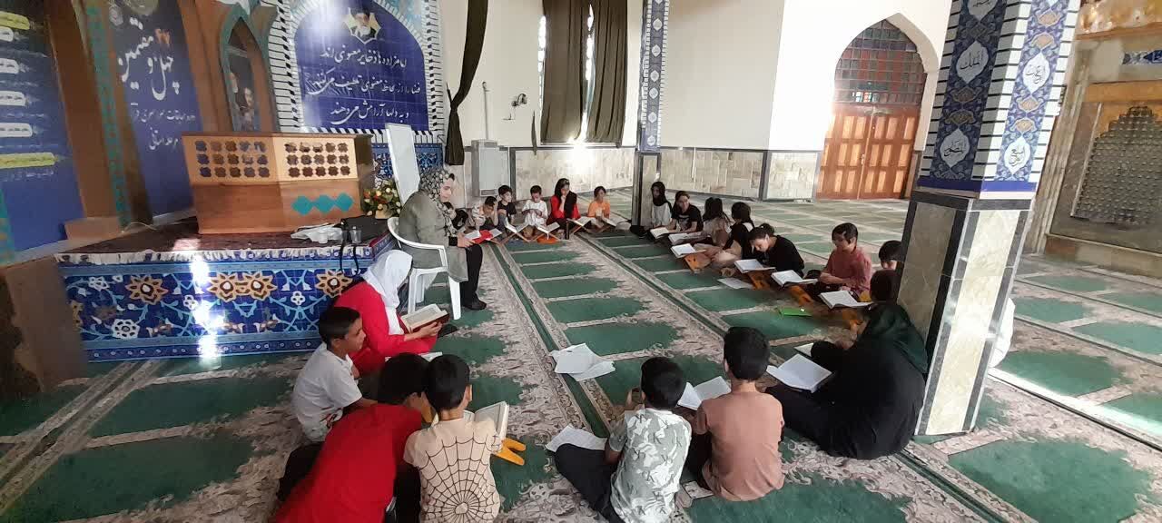 کلاسهای آموزش قرآن کریم در سنندج برگزار می شود