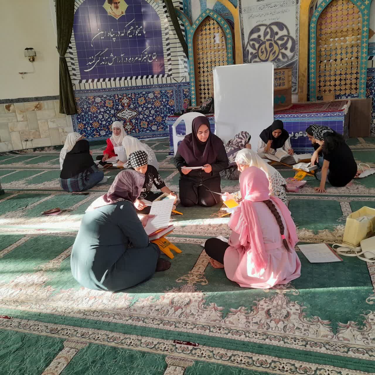 کلاسهای آموزش قرآن کریم در سنندج برگزار می شود