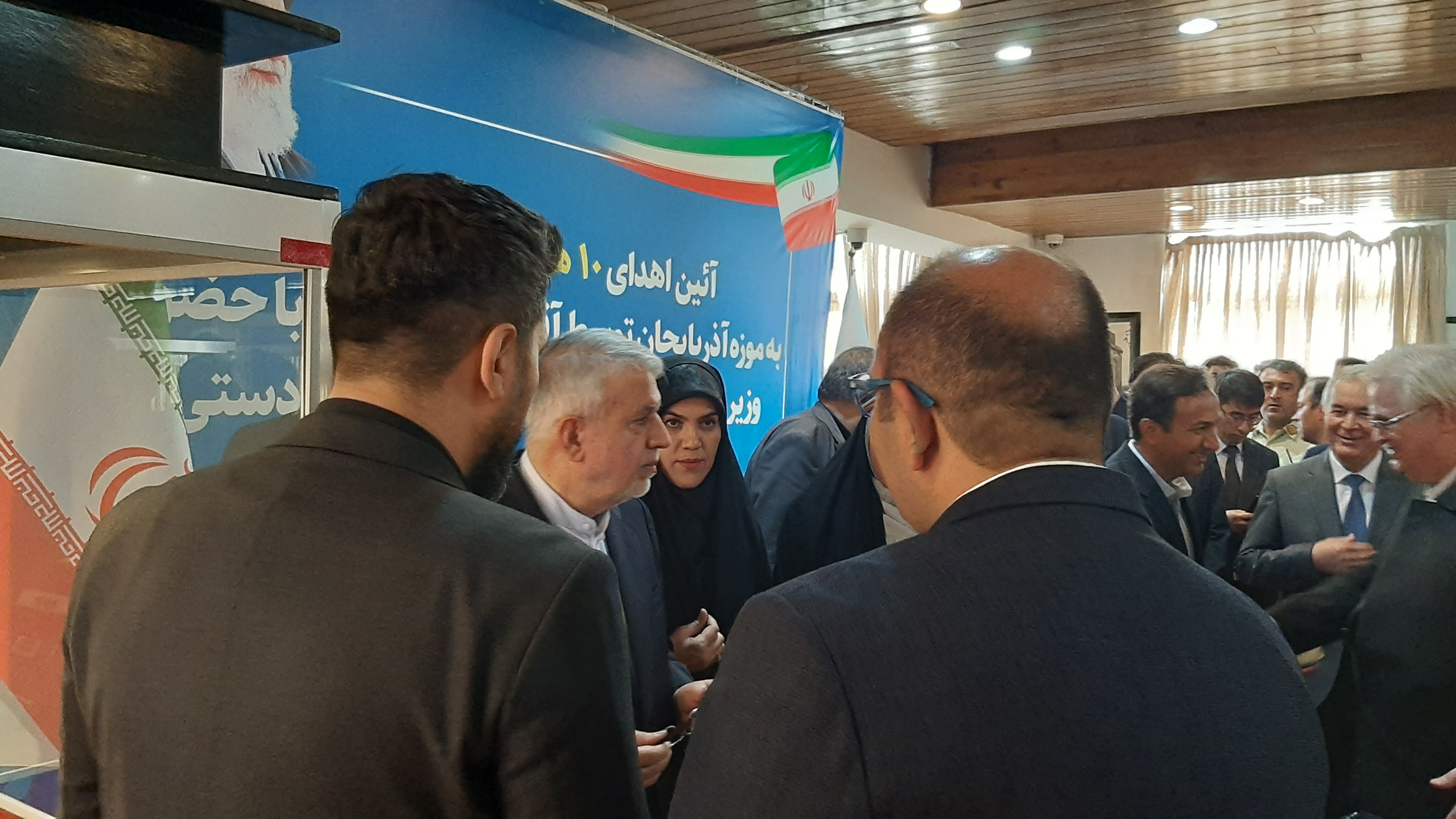 اهداء سکه های تاریخی از دوران باستان تا دوران اسلامی به موزه آذربایجان