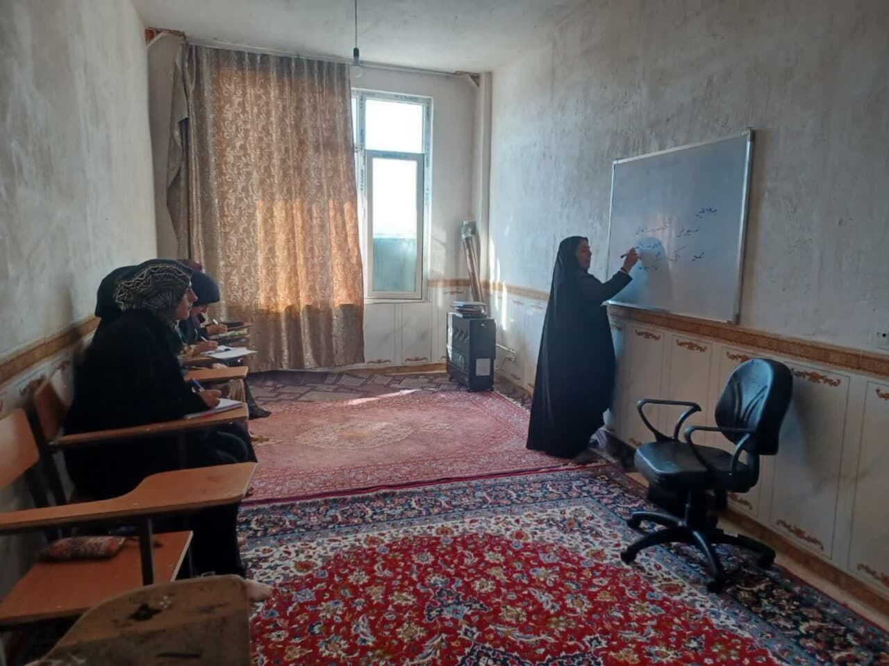 بازدید و سرکشی مدیر مدرسه علوم دینی از طلاب مدرسه علوم دینی امام شافعی درروانسر