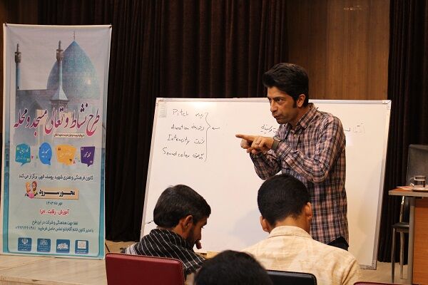 تربیت نوجوان هنرمند متعهد انقلابی در اولویت کانونهای مساجد باشد