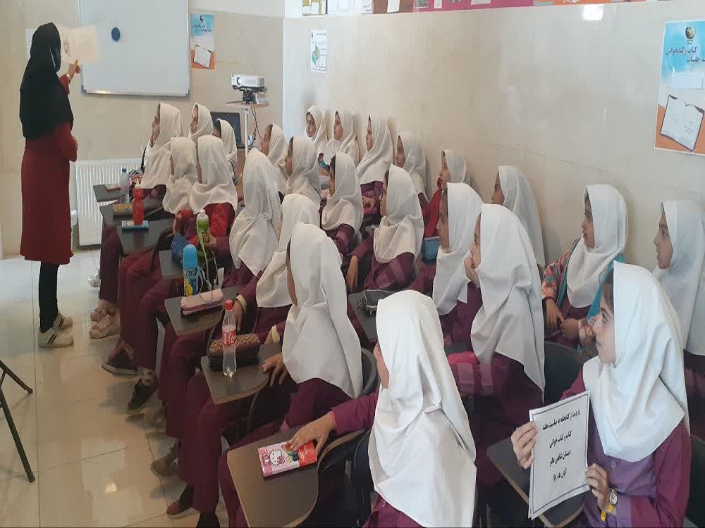 کوچک و بزرگ این روستا دوستدار کتاباند