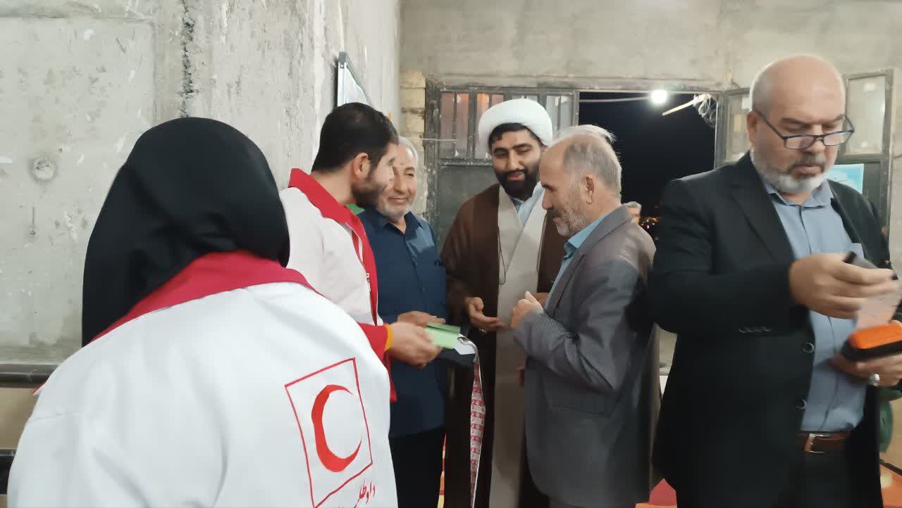 برپایی ایستگاه جمعآوری کمکهای مردم به جریان مقاومت در مسجد صاحب الزمان(عج)