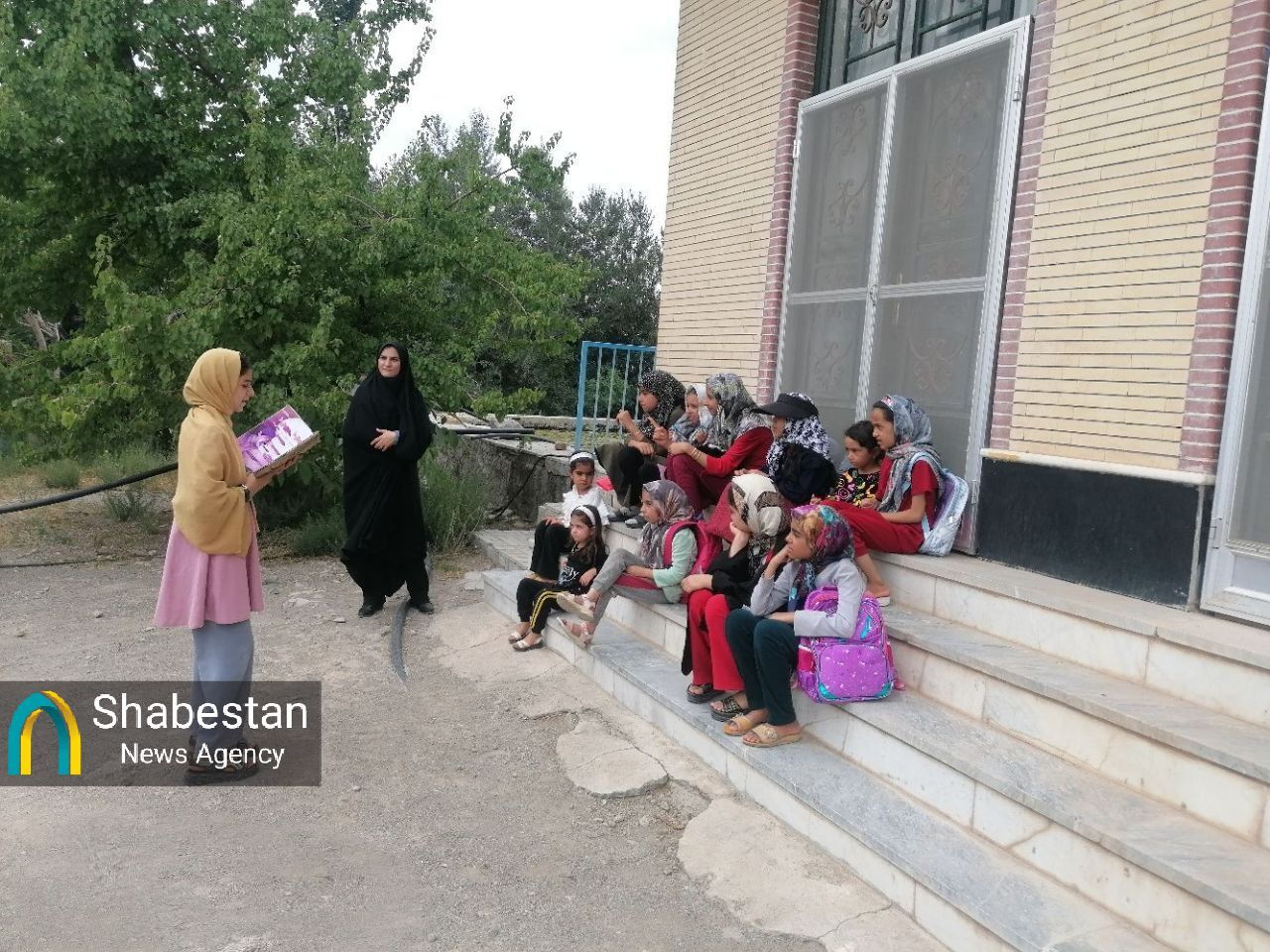 نسل سلیمانی، دوستدار کتاب/ برکات کتابخانهای که حاجقاسم وقف مسجد کرد