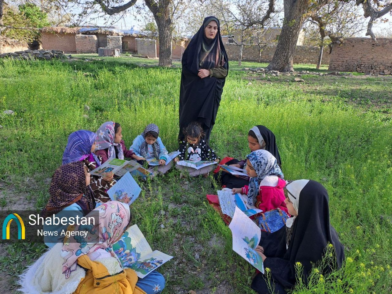 نسل سلیمانی، دوستدار کتاب/ برکات کتابخانه‌ای که حاج‌قاسم وقف مسجد کرد