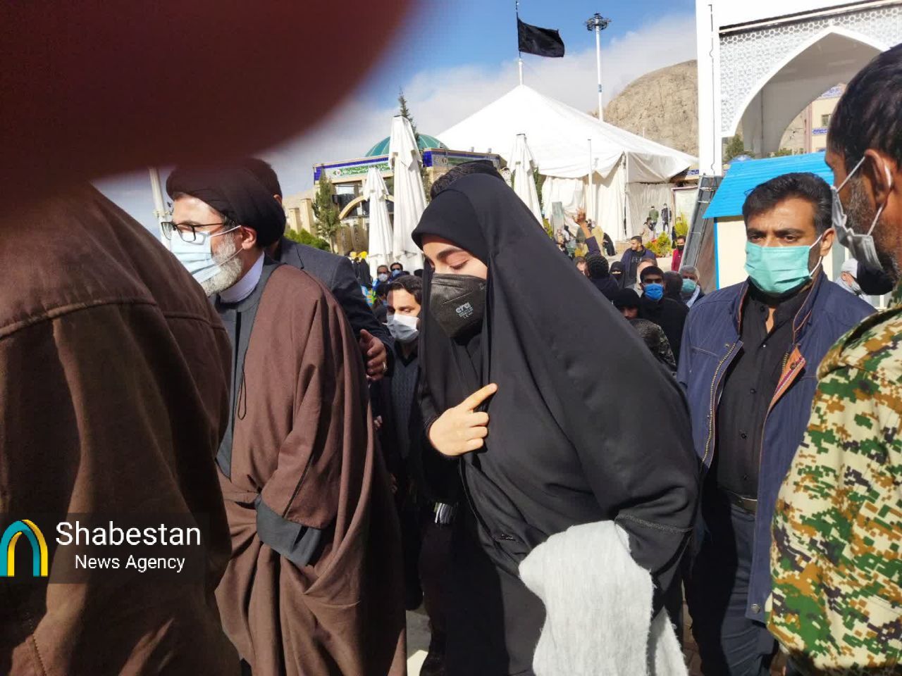 تصاویری از حضور شهید سیدهاشم صفیالدین در گلزار شهدای کرمان