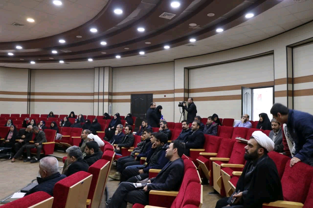 برنامههای قرآنی باید با جذابیت بیشتر در مساجد اجرا شود