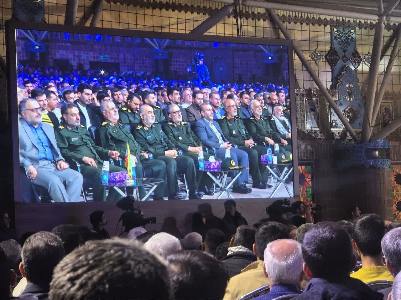 کرمانشاه قدمگاه ۱۶ هزار شهید گلگون کفن است