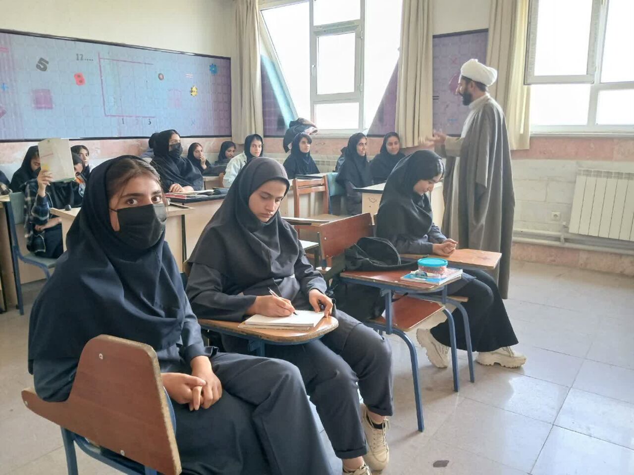 حجاب از عومل مهم مقابله آسیبهای اجتماعی است