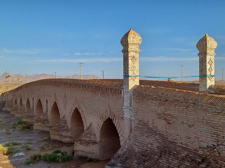 پایان عملیات احیای گلدسته‌های ضلع جنوب شرقی پل تاریخی سالار رشتخوار