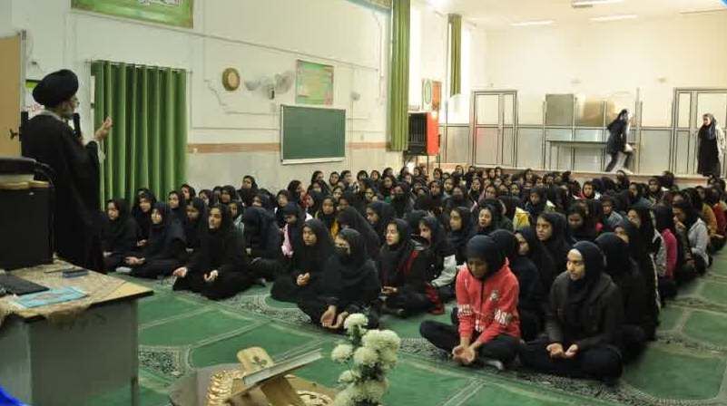 شیعه در «نماز اول وقت»، «حفظ اسرار» و «مواسات با برادران» آزموده میشود