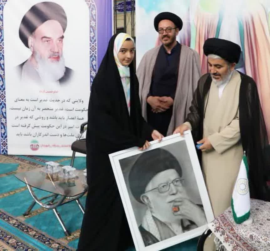 دانشآموز هنرمند ارومیهای تقدیر شد