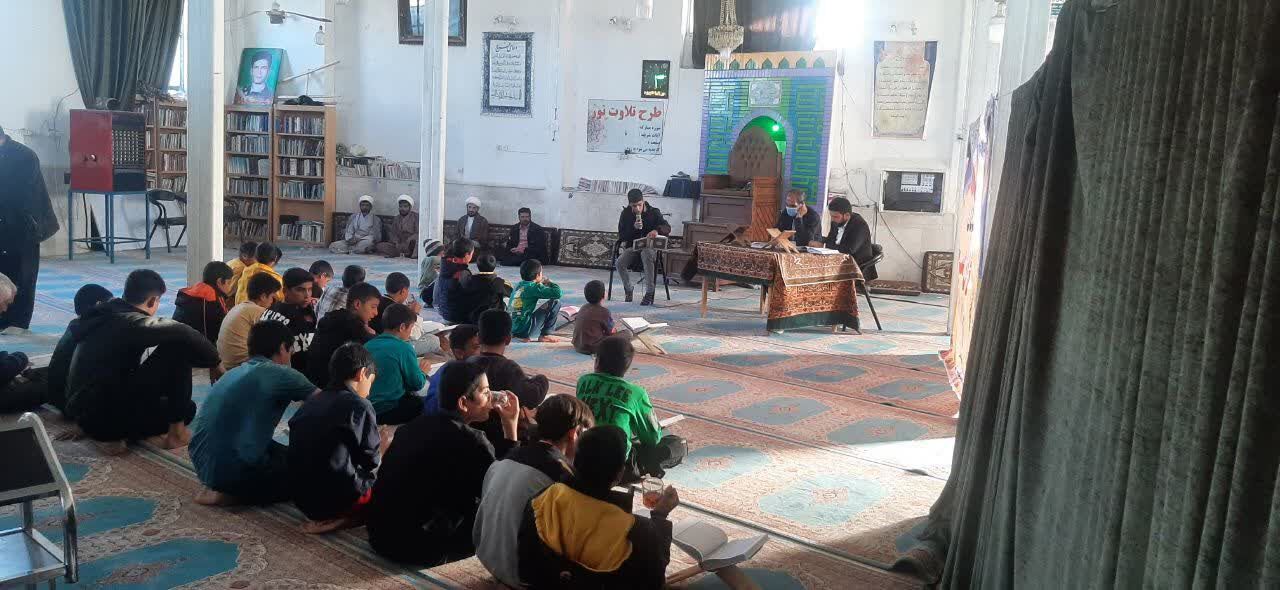 مسابقات قرآن کریم ویژه نوجوانان پسر روستای اوندر
