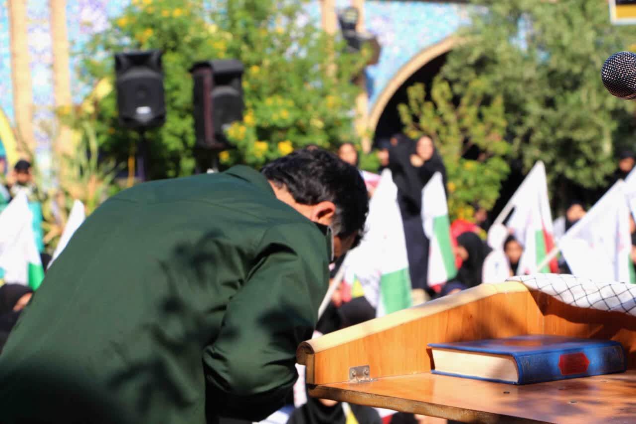 هرکس مرعوب دشمن شود، شکست میخورد