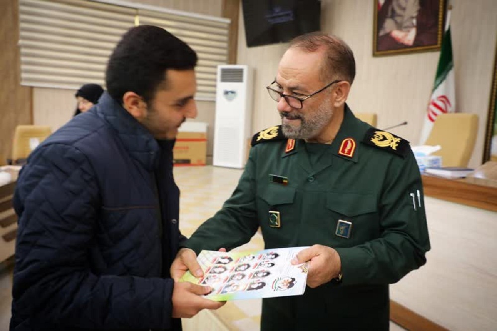 دانش آموزان بسیجی طلایه دار گفتمان سازی و روحیه انقلابی در مدارس باشند