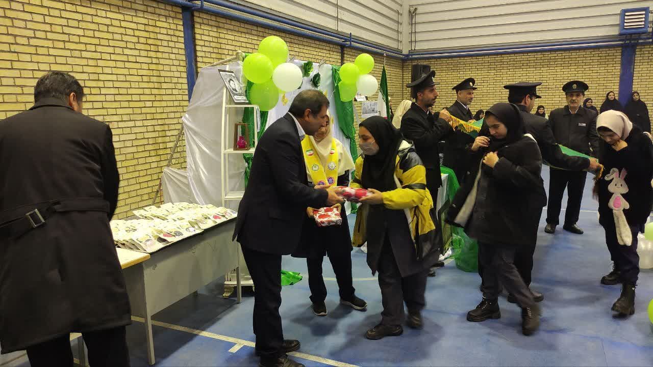 دختران دانشآموز حاشیه شهر مشهد مهمان سفره متبرک حضرت رضا(ع) شدند