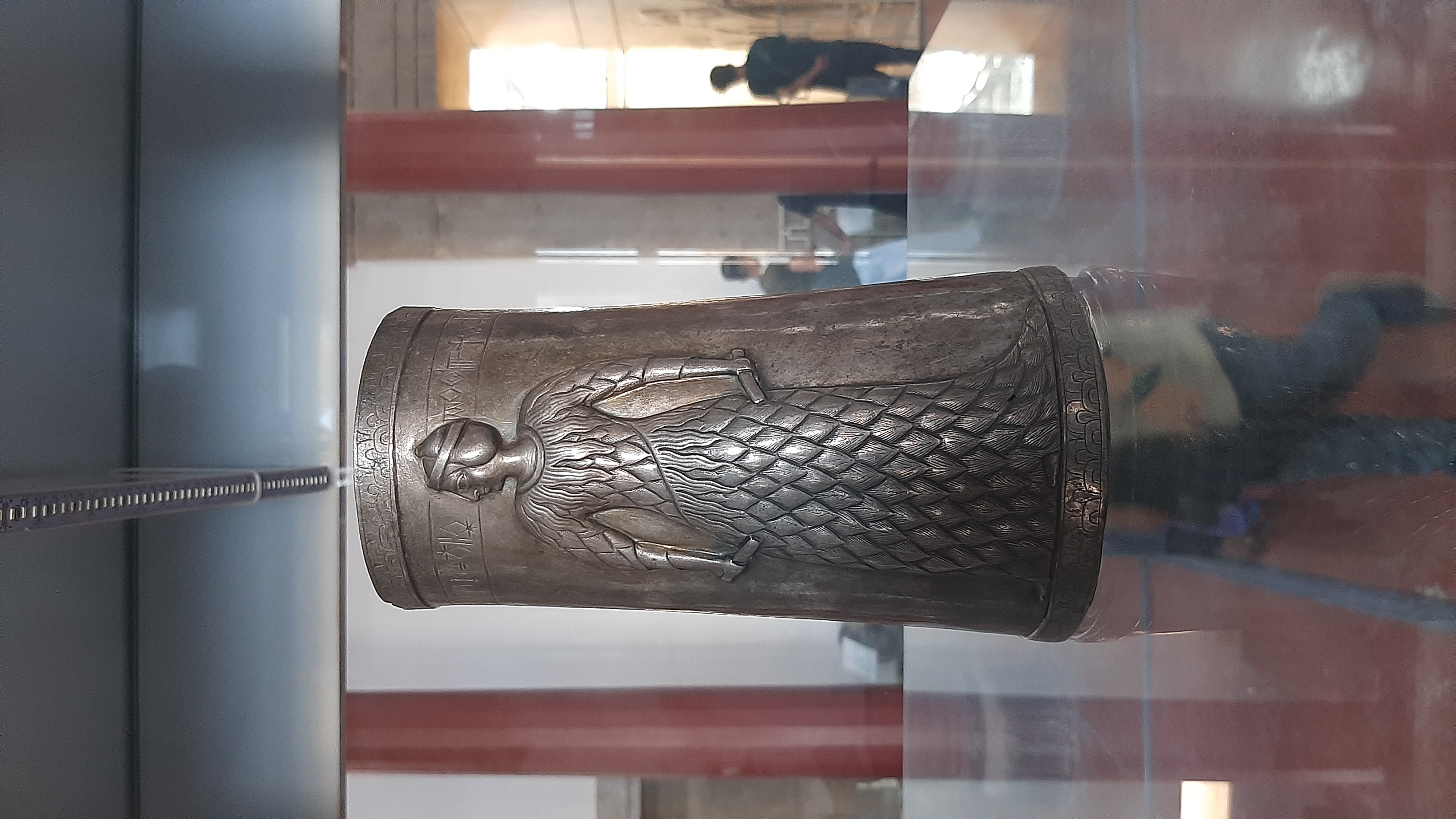 نمایش آثار دوره ایلامی در تخت جمشید/نمایش «جام سیمین مرودشت» برای نخستین بار در تخت جمشید