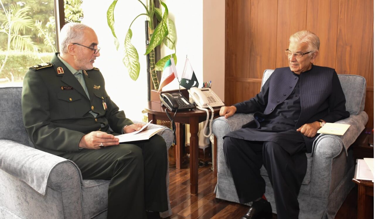 تاکید مقامات دفاعی ایران و پاکستان بر تحکیم همکاریهای مشترک