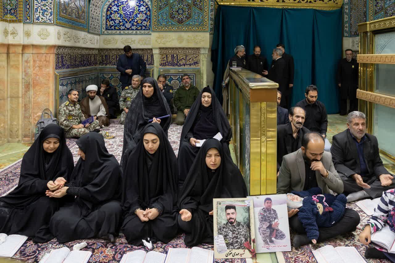 خانواده های شهدای قدس پدافند، میهمانان ویژه حرم مطهر رضوی